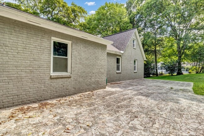 Building Photo - 5004 Holston Dr