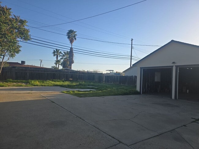 Building Photo - Single-family home with flexible leases - Renovated property - Pet-friendly - Coming soon!