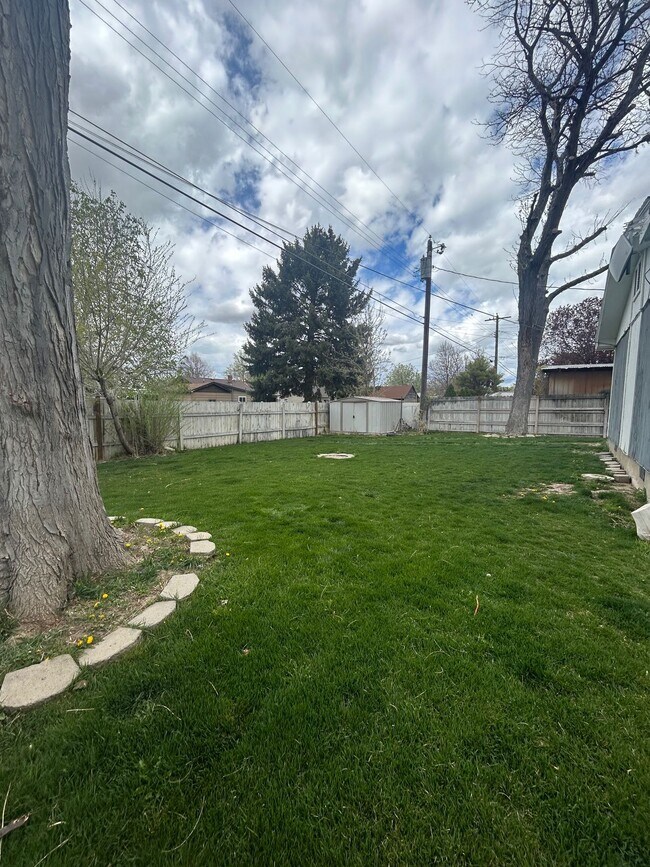 Building Photo - 547 Poole-2