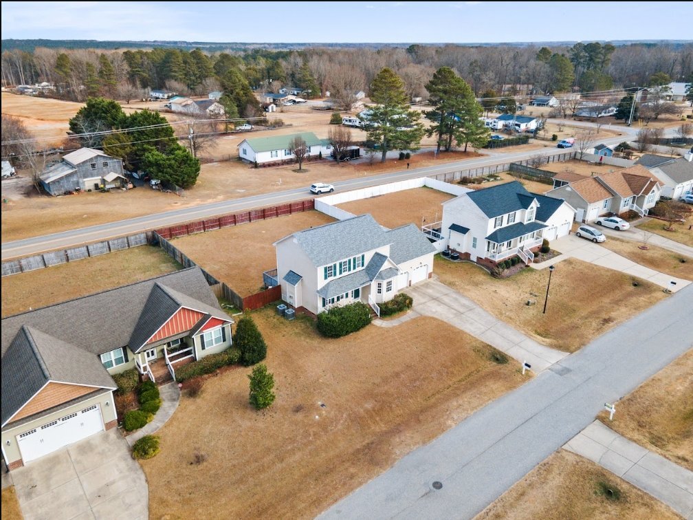 Building Photo - 137 Woodglen Dr