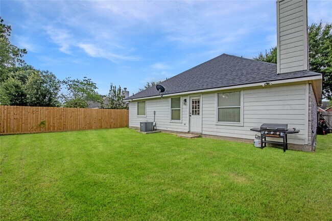 Building Photo - 21547 Sullivan Forest Dr