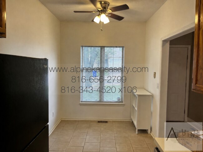 Building Photo - Spacious, 2 Car Garage! Great Location!