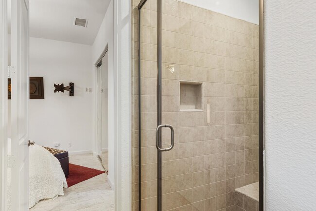 Building Photo - 45737 Club Dr