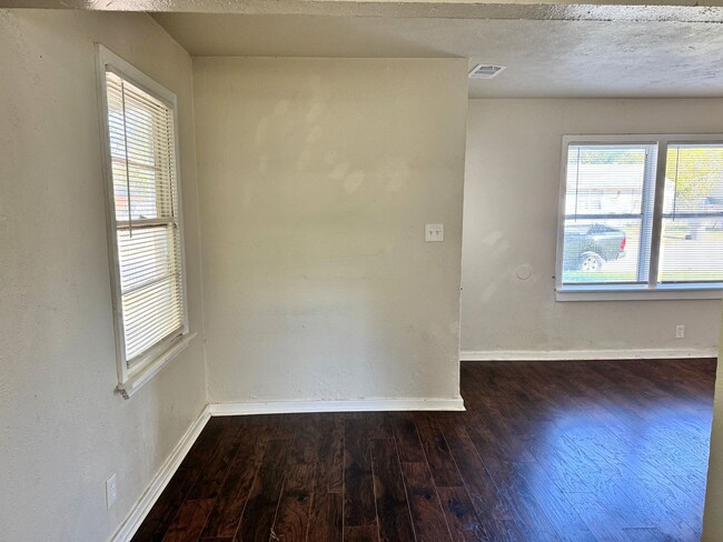 Building Photo - Cute 3 Bed 1 Bath home in Sunnyside Heights