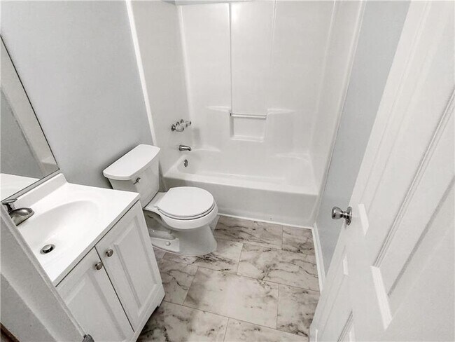 Building Photo - 220 Peach Forest Pl