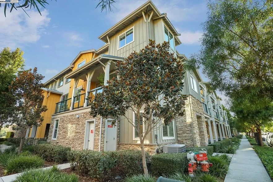 Building Photo - 833 Tranquility Cir