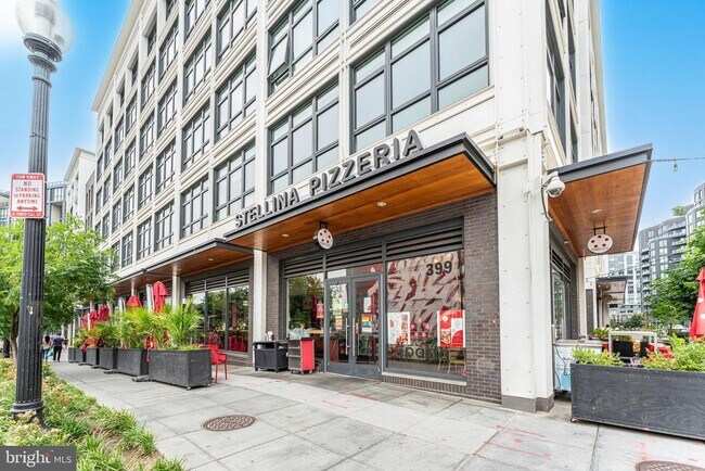 Building Photo - 602 14th Pl NE