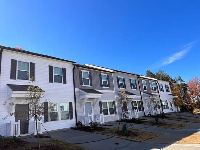 Primary Photo - BEAUTIFUL 3BD/2.5BTH Townhome - MALLARD CR...