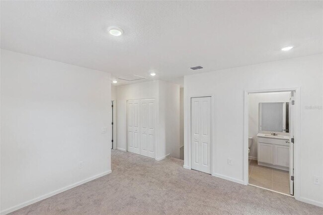 Building Photo - 2653 Skyline Lp