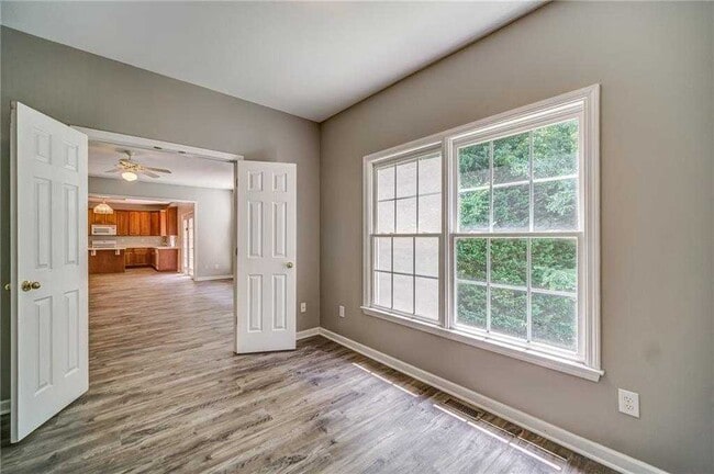 Building Photo - 716 Parkside Dr