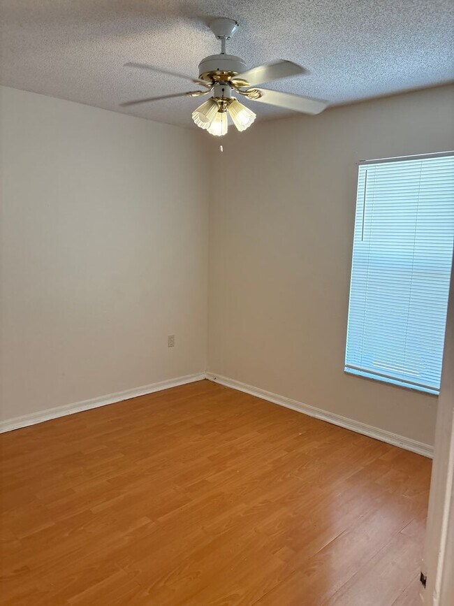 Building Photo - Charming 3-Bedroom, 2-Bath Villa with Serene Waterview in Jade East