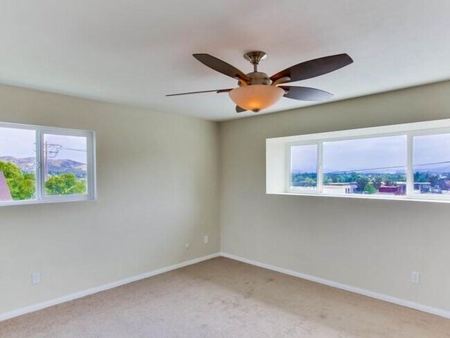 Building Photo - Awesome Townhome w/ 3 bedroom