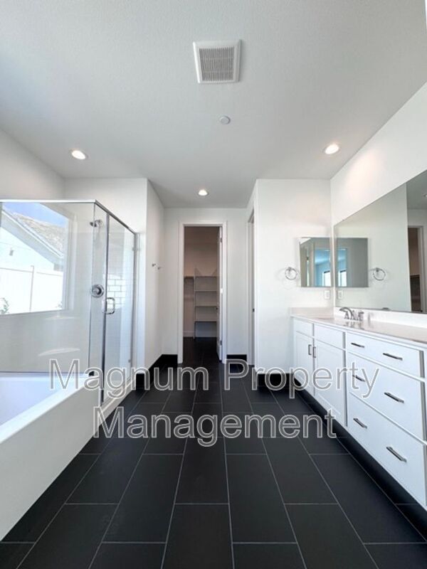 Building Photo - 25061 River Peak Dr