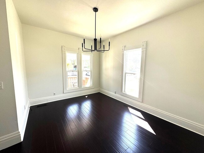 Building Photo - Historic Home for Rent in Downtown Siloam