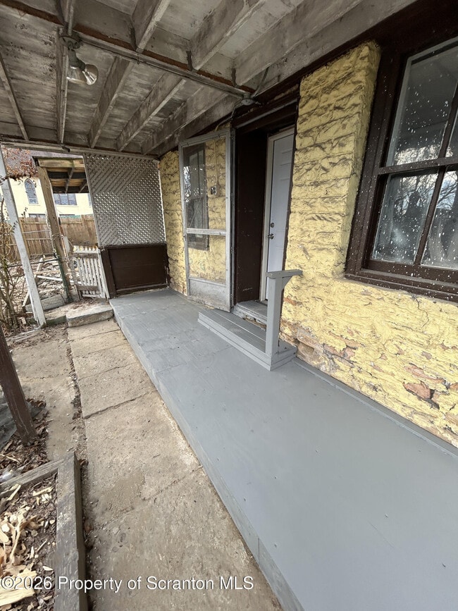 Building Photo - 210 N Bromley Ave