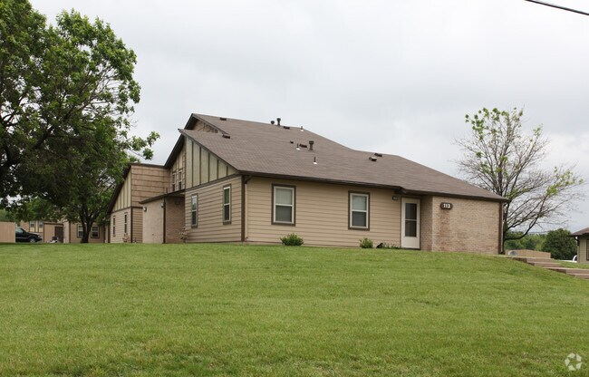 Primary Photo - Lom Vista Estates
