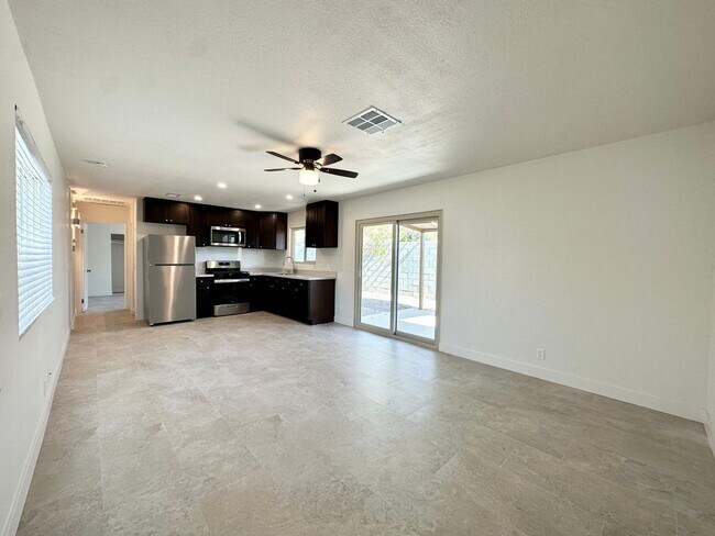 Building Photo - COMING SOON!  1 Bedroom 1 Bathroom Apartment in Palm Springs W/ Community Pool