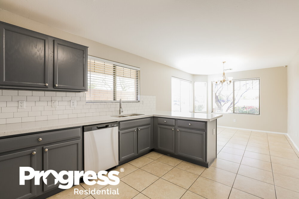 Building Photo - 4332 W Alta Vista Rd