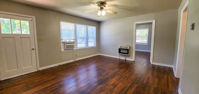 Building Photo - 2 bedroom 1 bath duplex in Shawnee