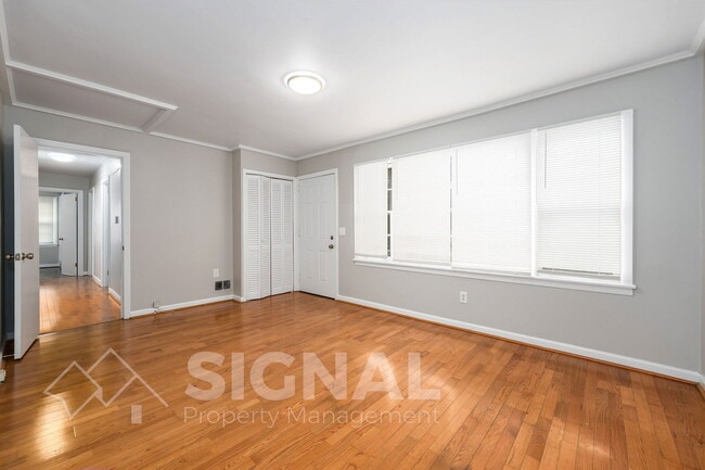 Building Photo - 425 Forsythe St