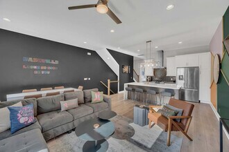 Building Photo - 516 27th Ave N