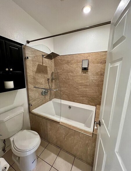 Master Bathroom - 5420 Sylmar Ave