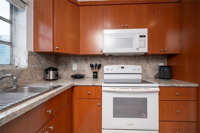 Building Photo - 500 NE 26th St