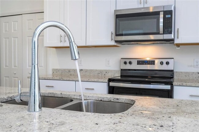 Building Photo - 2337 Treasure Hill St