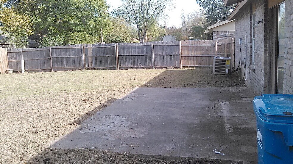Building Photo - 7129 Harwick Ln
