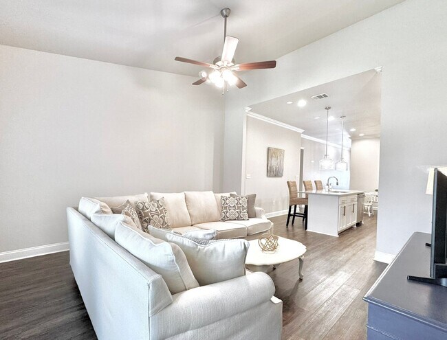 Building Photo - Elegant Townhouse in StoneLake Village – Stylish 3BR/2BA with Garage & Patio