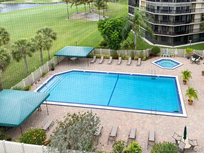Building Photo - 5279 Fountains Dr S