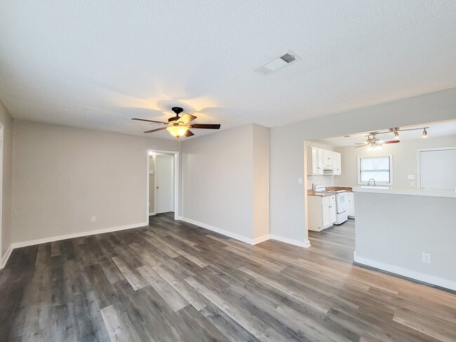 Building Photo - 4817 Lawndale St