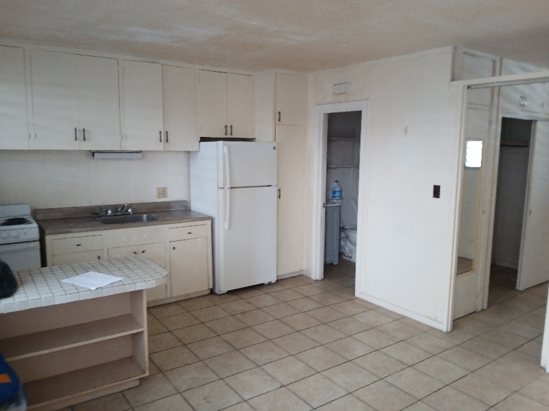 Building Photo - 12xx Lunalilo St