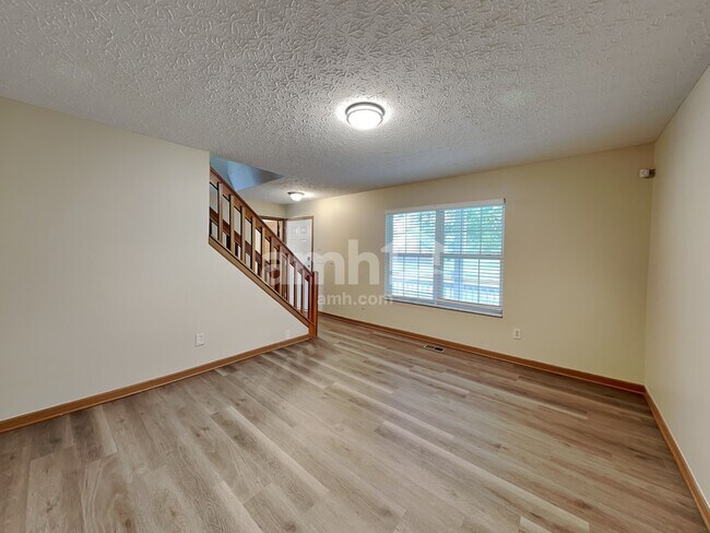 Building Photo - 3725 Lake Mead Dr