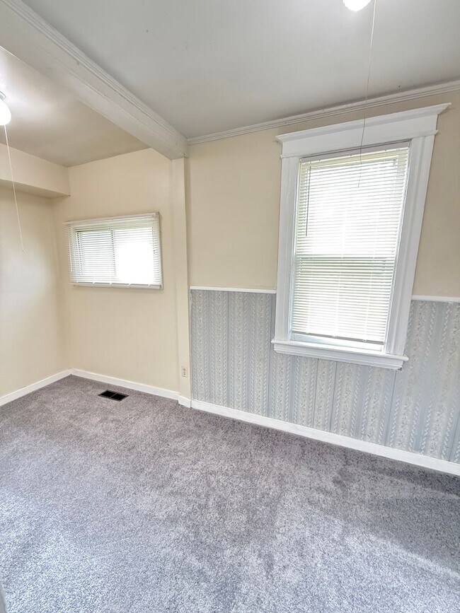 Building Photo - 4/2 Single Family Home | Hardwood Floors |...