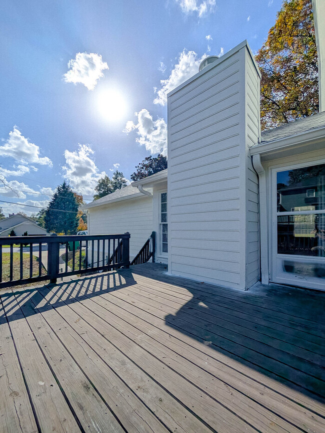 Building Photo - Distinctive Large Home in Tucker in Smoket...