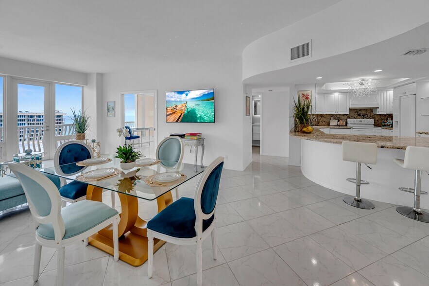 Building Photo - 4020 Galt Ocean Dr