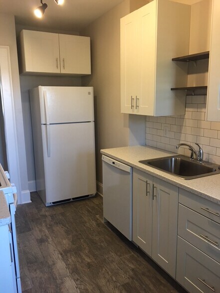 Kitchen - 2633 Pillsbury Ave S