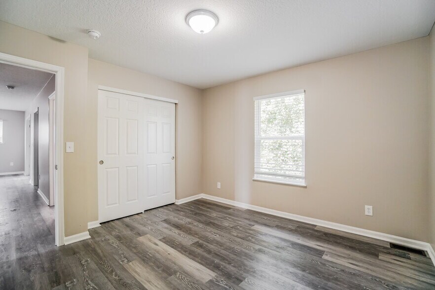 Building Photo - 985 Preble Dr