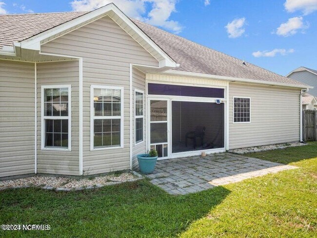 Building Photo - 402 Derrick Dr