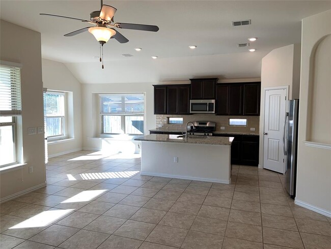 Building Photo - 501 Cardenas Ln