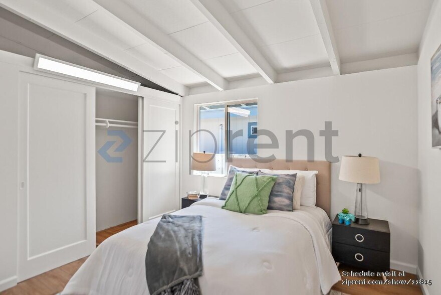 Building Photo - Unit