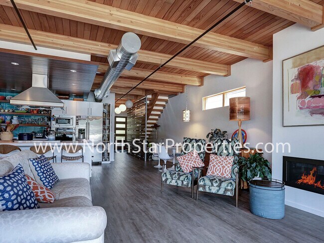 Building Photo - Truly Amazing and Rare Furnished Lake Oswego Cabana.