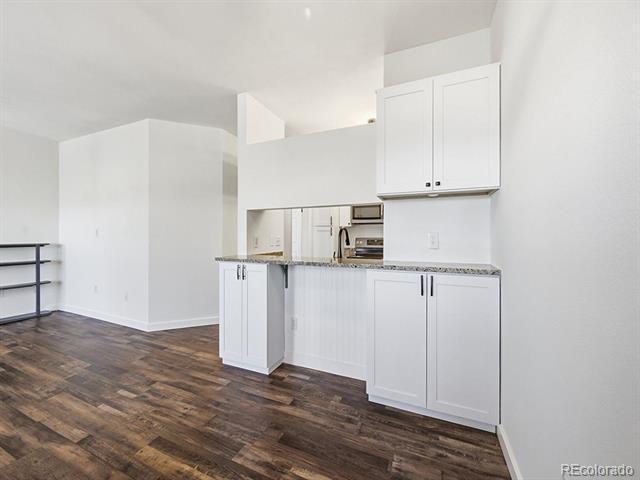 Building Photo - 7470 Singing Hills Dr