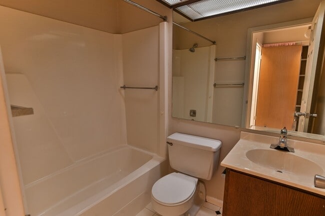 Building Photo - 2 Bedroom Condo in Mechanicsburg