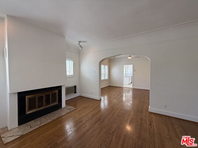 Building Photo - 1249 S Tremaine Ave