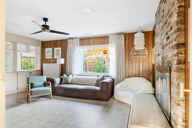 Building Photo - 1790 Wilshire Dr