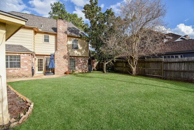 Building Photo - 910 Shillington Dr