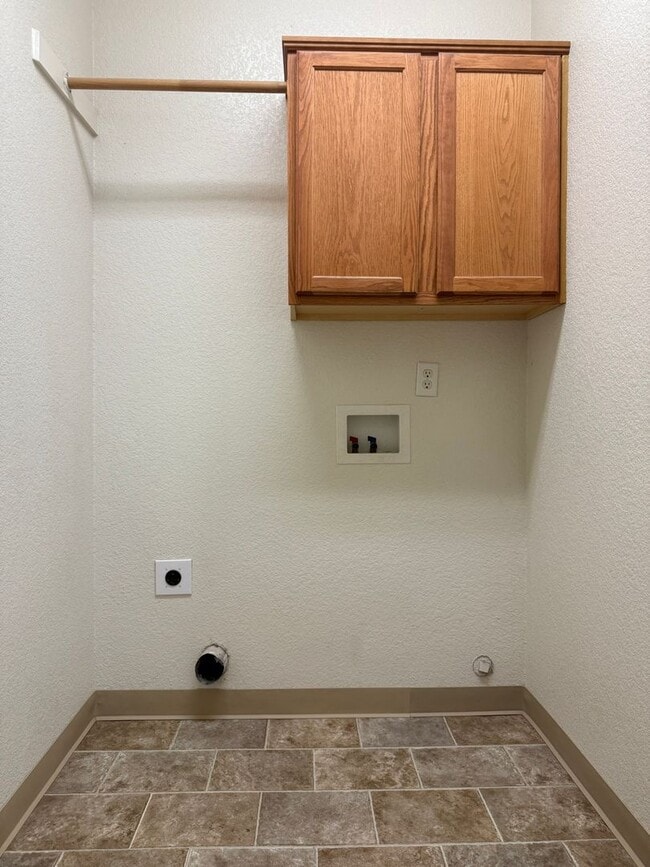 Building Photo - Move in Ready 3/2