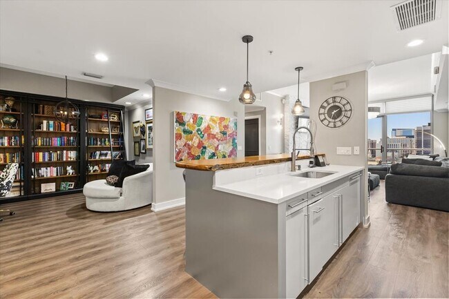 Building Photo - 260 S Osceola Ave